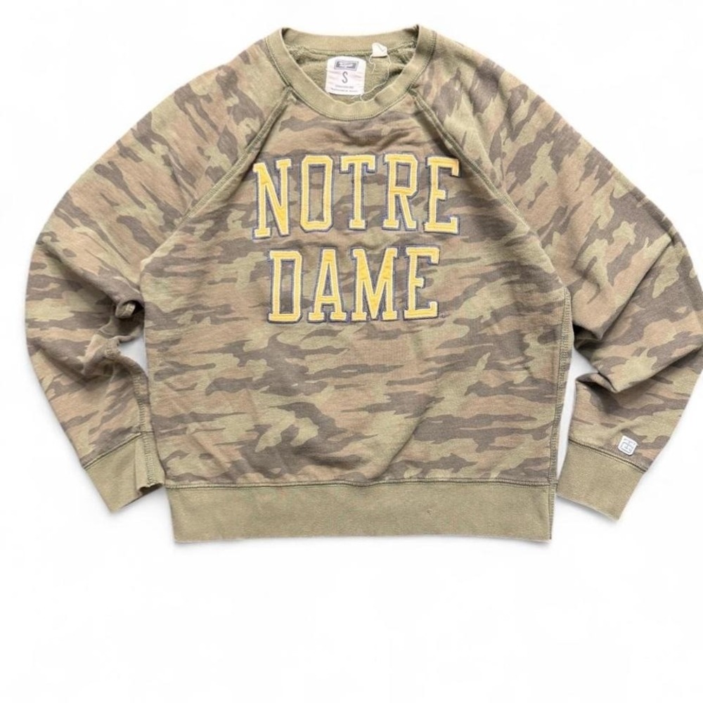 Tailgate Notre Dame camo crewneck sweatshirt Size S FITS like XS small